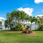Heated Pool/Htub & Pool Cabana W/Tv Walk To Beach!