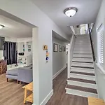 Updated Home With Patio And Yard Less Than 2 Mi To Palm Beach!