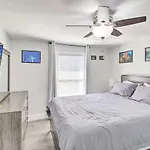 Updated Home With Patio And Yard Less Than 2 Mi To Palm Beach!