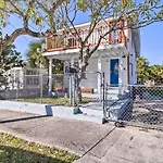 Updated Home With Patio And Yard Less Than 2 Mi To Palm Beach!