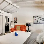 Coral Sands Boutique Lux Studio