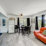 Tropical Getaway/ Stunning 2Br Gem