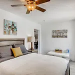 Tropical Getaway/ Stunning 2Br Gem