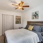 Tropical Getaway/ Stunning 2Br Gem