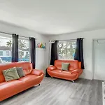 Tropical Getaway/ Stunning 2Br Gem