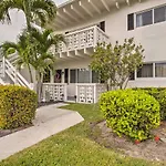 Cozy West Palm Beach Condo 1 Block To Shore!