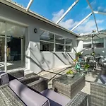 Elegant 5Br West Palm Beach Home Near Beach