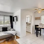 Coral Sands Huge Studio W/ 2 Queen Beds!