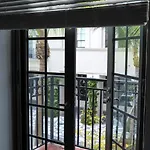 Blackswan - Rosemary Sq - Bohemian Loft With Balcony