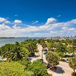 Singer Island Inn Studio/ Walk To The Beach