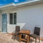 Sii 1 Bedroom Tropical Gem!