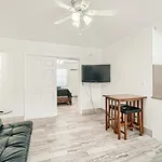Sii 1 Bedroom Tropical Gem!