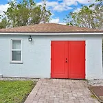 Charming Historic Home And Cottage Minutes From The Intracoastal And The Beach