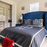 **New**Gorgeous 3Bedroom Minutes From Beach