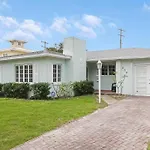 Hot Tub, Tiki Bar, Outdoor Shower, Near Intercoastal Waterway!