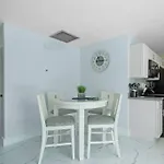Home In West Palm Beach With Pool And Pool Table!