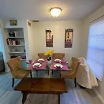 Private Townhouse With Courtyard And Covered Patio