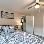 Inviting Apartment Less Than 2 Mi To Riviera Beach!