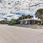 Inviting Apartment Less Than 2 Mi To Riviera Beach!