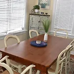 In The Heart Of West Palm Beach, Pets Welcome