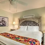 West Palm Beach Bungalow With Shared Backyard