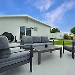 West Palm Beach Pool Home- Paxton
