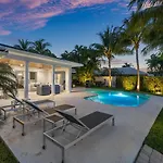 Seven Palms Waterfront, Heated Pool & Private Dock -Walk To Beach!