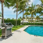 Seven Palms Waterfront, Heated Pool & Private Dock -Walk To Beach!