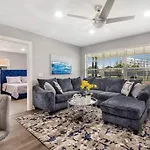 Modern Getaway Near The Beach With Room For A Boat