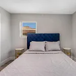 Modern Getaway Near The Beach With Room For A Boat