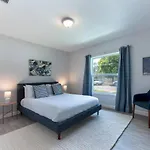 Modern Comfortable Stay!Sleeps 8!