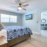 Enchanting Juno Beach Home! Sleeps 8!