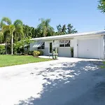 Enchanting Juno Beach Home! Sleeps 8!