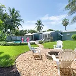 Enchanting Juno Beach Home! Sleeps 8!