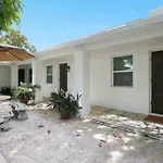 Remodeled Downtown Apartment #1