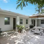Remodeled Downtown Apartment #1
