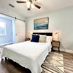 Gorgeous & Convenient Apartment Near Airport