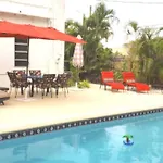 Poolside Tropical Getaway Easy Access To Fun