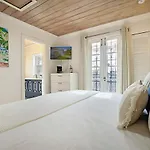 Relax & Unwind Pool Retreat 2 Bed 2 Bath