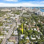 Renovated Downtown Apartment - B