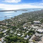 Lovely 1 Bedroom - Walk To Waterfront