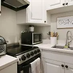 Downtown Wpb Studio D - W Full Kitchen