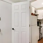 Downtown Wpb Studio D - W Full Kitchen