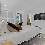 Palm Wave Says - 5 Min To Best Locations
