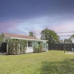 Palm Wave Says - 5 Min To Best Locations