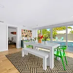 Tropical Jungle Pool House In West Palm Minutes From The Beach, Downtown, & Pbi!