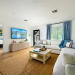 Tropical Jungle Pool House In West Palm Minutes From The Beach, Downtown, & Pbi!