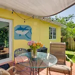 West Palm Beach Home With Fenced-In Yard And Deck!