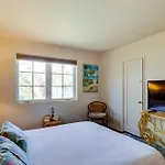 West Palm Beach Home With Fenced-In Yard And Deck!
