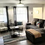 Whole House+Renovated+Pool+Lanai+Bbq+Close To All